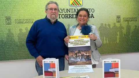 Esther V&eacute;lez y Feliciano L&oacute;pez presentan la muestra | Foto: Radio Studio