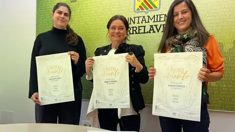 Esther V&eacute;lez, junto a Paloma Cuevas y Ana Caballero, integrantes de la Comisi&oacute;n Art&iacute;stica de la OSCAN | Foto: Radio Studio