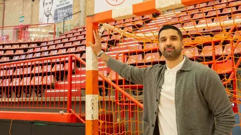 Saeid Barkhordari ya posa en su nueva porter&iacute;a | Foto: BMT