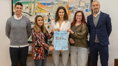 Presentaci&oacute;n de la VII edici&oacute;n de los '100 KM Solidarios' del Club Nataci&oacute;n Torrelavega | Foto: Ayuntamiento