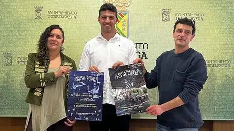 Nacho Gonz&aacute;lez con Elena Umlauff y Javier Amigo, de la Escuela de Circo | Foto: Radio Studio