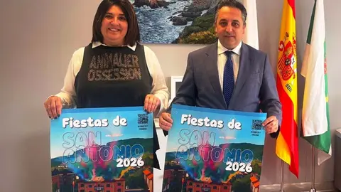 El alcalde del municipio, Carlos Caram&eacute;s, y la concejala de Festejos, Gloria B&aacute;rcena, han presentado la programaci&oacute;n | Foto: Ayuntamiento