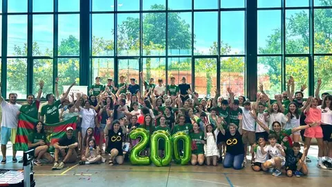 Foto de familia celebrando la marca lograda | Foto: CNT