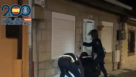 Imagen del v&iacute;deo de la Polic&iacute;a Nacional en la operaci&oacute;n en Campuzano