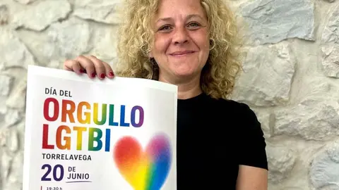 La edil Patricia Portilla muestra el cartel del evento | Foto: Ayuntamiento