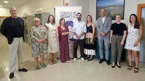 Foto de familia de la inauguraci&oacute;n de los Cursos de Verano de la UC en Torrelavega | Foto: UC