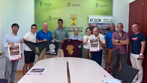 Foto de familia con los protagonistas de la decimocuarta Quedada ATV Integraci&oacute;n que organiza el club ATV Los Trasgos | Foto: Radio Studio