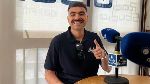 Toño Quevedo, de A Duras Penas, sobre su nueva carrera en solitario: "El Barrio sigue estando, eso no va a cambiar, puede cambiar el estilo"