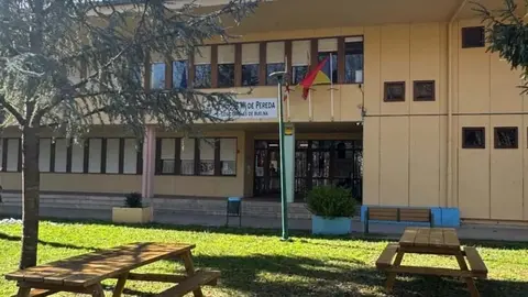 El PSOE de Los Corrales denuncia la supresión del aula de dos años en los centros Gerardo Diego y José María Pereda