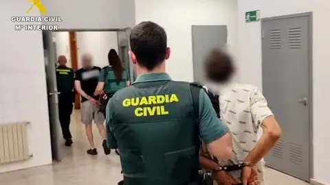 Detenidos dos vecinos de Torrelavega por alunizaje y robo en unas instalaciones municipales en Puente San Miguel