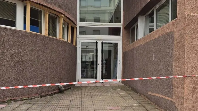Uno de los espacios precintados en el centro de salud del Bario Covadonga | Foto: PSOE