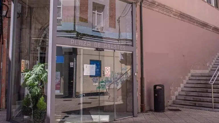 La empresa Tecman ejecutará la mejora de la climatización de la Plaza de Abastos de Torrelavega