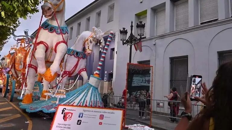 Torrelavega pide ofertas para el alquiler de ocho carrozas para la Gala Floral de las fiestas de la Virgen Grande 2026
