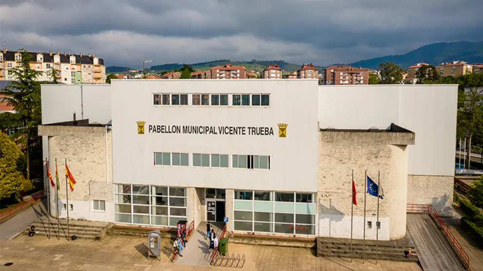Vista general del pabell&oacute;n Vicente Trueba de Torrelavega, una de las instalaciones deportivas m&aacute;s importantes del municipio