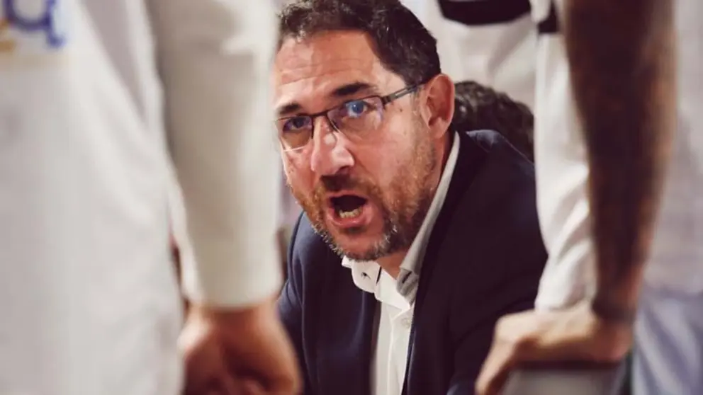 El t&eacute;cnico donostiarra iniciar&aacute; su tercera temporada en Torrelavega | Foto: GAC