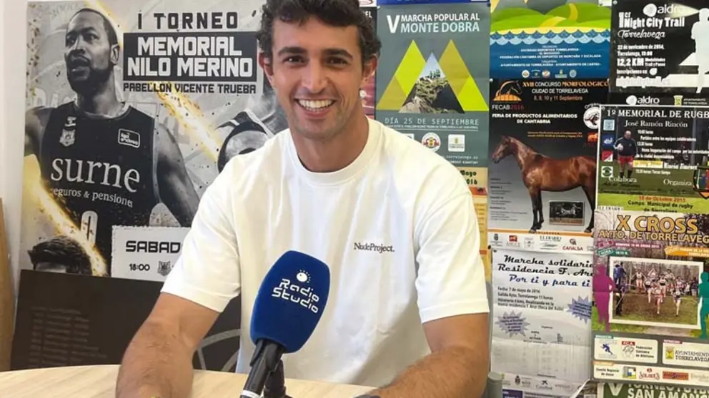 El concejal de Deportes de Torrelavega, Nacho Gonz&aacute;lez, cierra la temporada 25/26 de Studio Deportivo