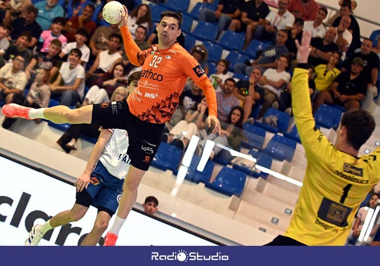 Ángel Fernández en el duelo entre BM Torrelavega y Granollers en la pasada Copa ASOBAL | Foto: JL Recio