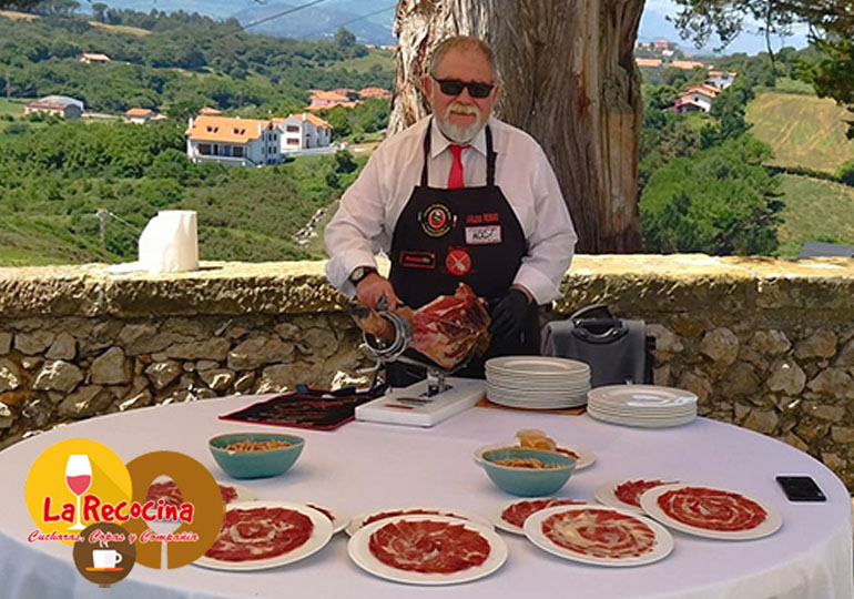 Carlos Rubio, de la asociación de cortadores de jamón de Cantabria